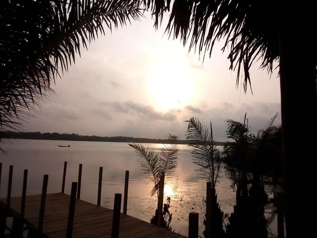 Glamping Lakeview Ouidah, hotel in Gakpé