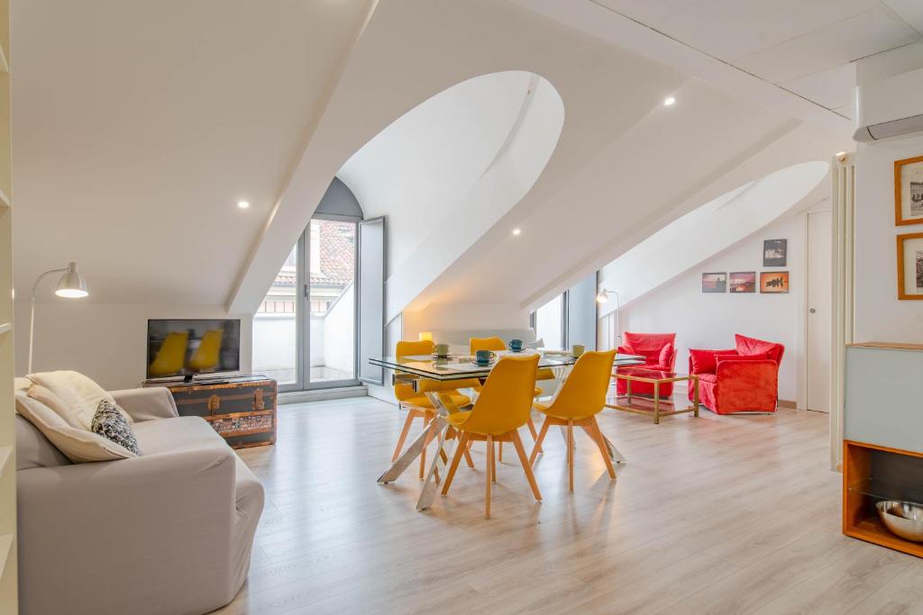 Centro, 2 bagni, 2 camere: La casa sui tetti, Turin