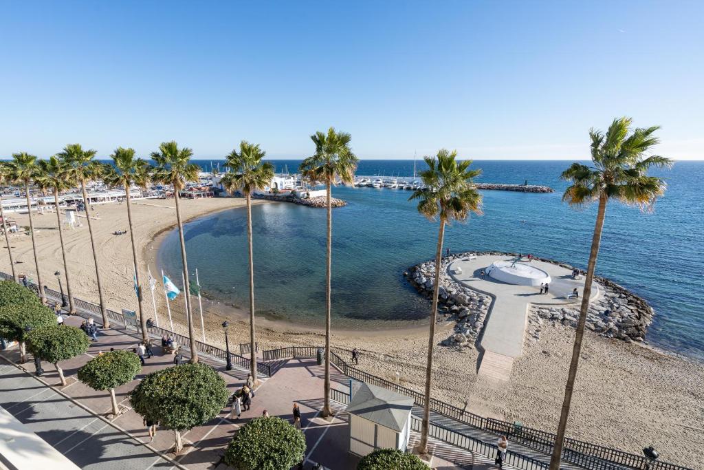 Beachfront Studio with Stunning Sea Views, Marbella