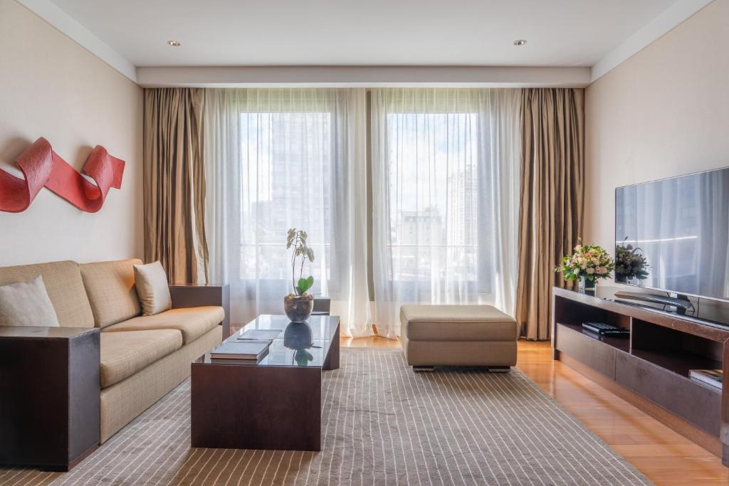 Hotel Room 5