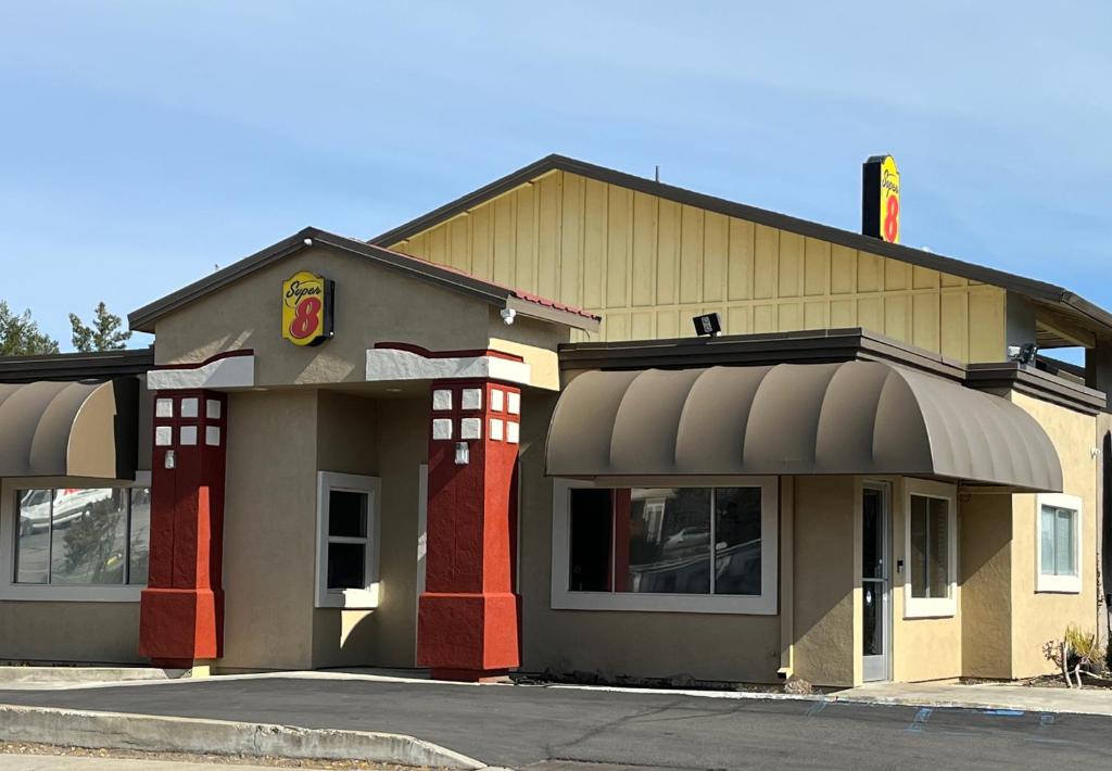 Super 8 By Wyndham Red Bluff photo
