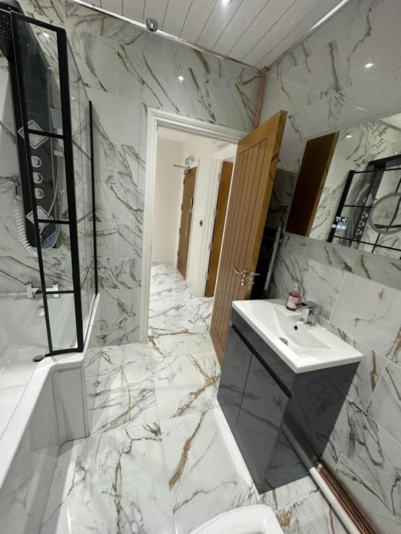 THE LUXE APARTMENTS - Burton upon Trent - Short & Long Stay Luxury Accommodation