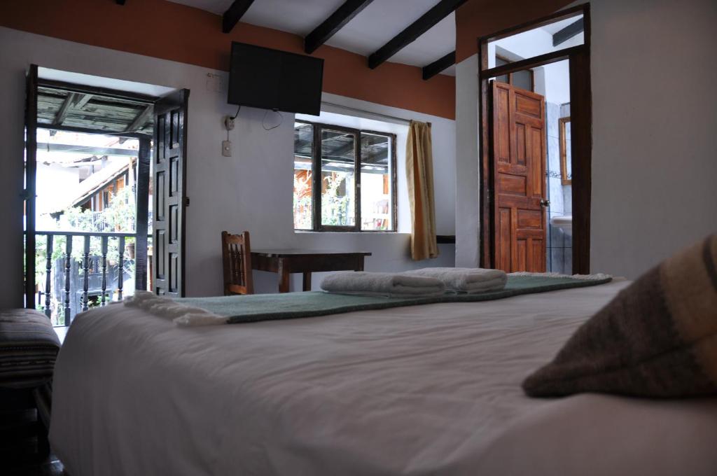 Las Orquideas Ollantaytambo IN - 4