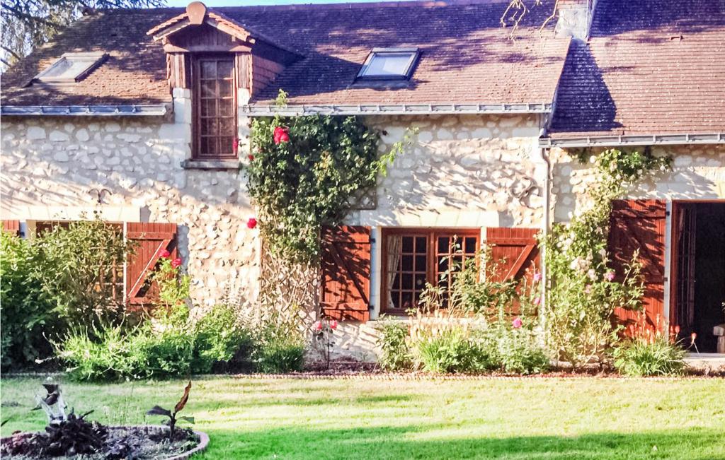 Stunning Home In Parcay Les Pins With 4 Bedrooms, Outdoor Swimming Pool And Heated Swimming Pool