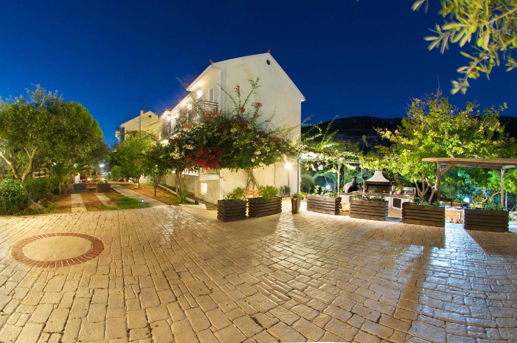 Iris Apartments — Hotel in Kefalonia