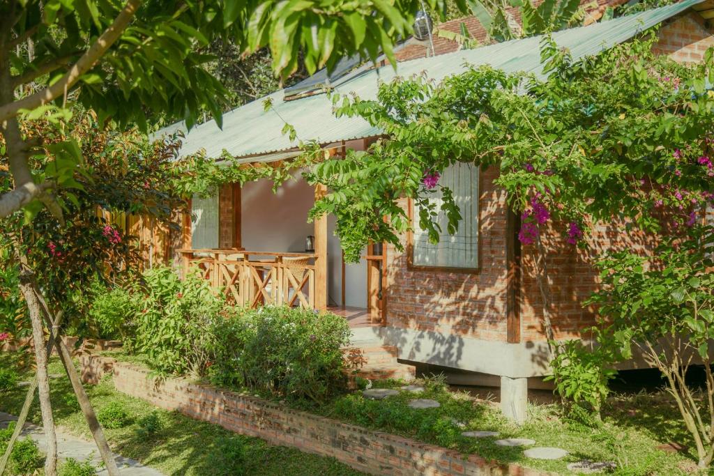 Phu Quoc Valley Sen Bungalow