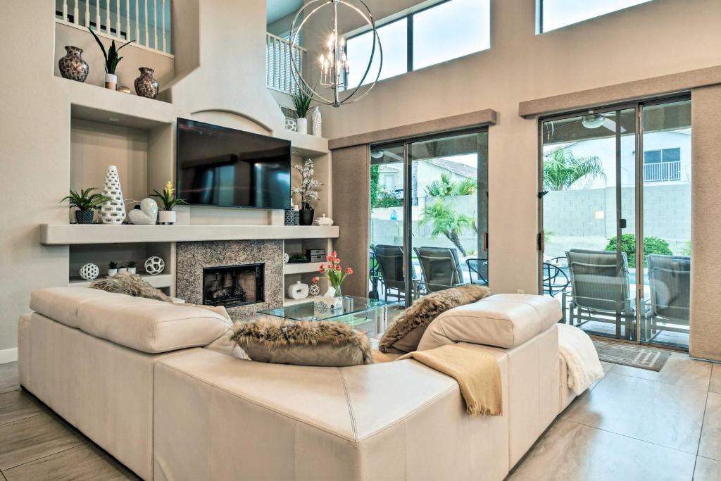 Phoenix Home Heated Pool, Patio and Mountain Views!, Phoenix