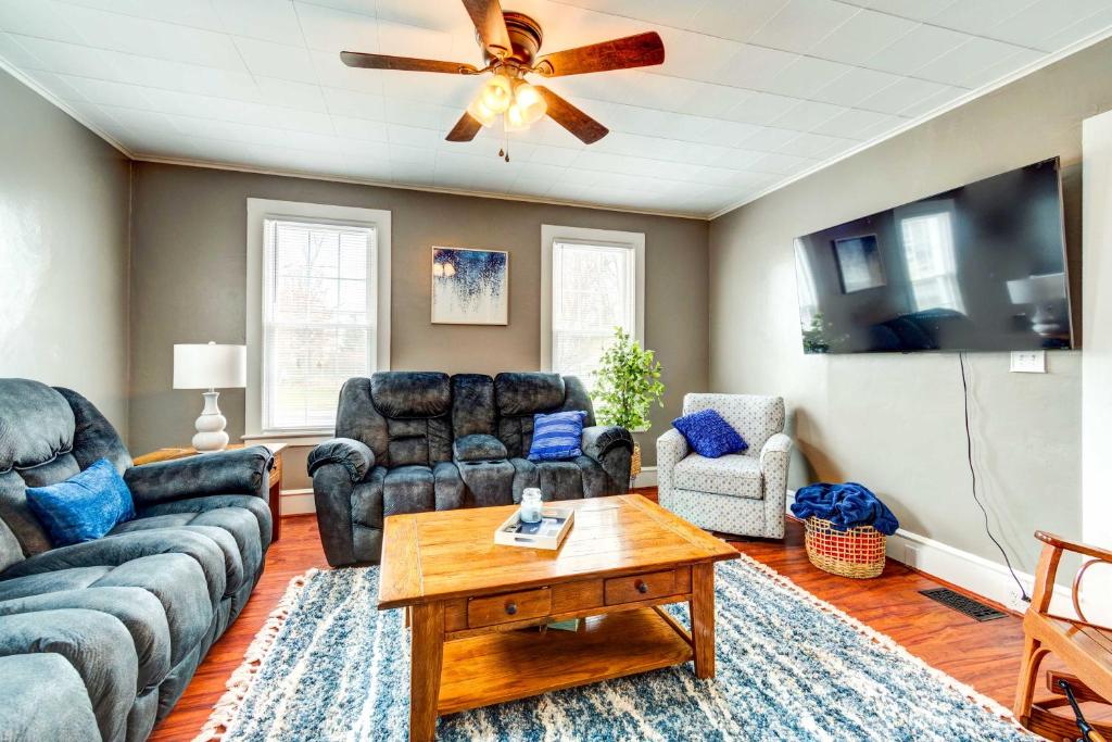 Sodus Point Home - Walkable to Beach!, Sodus