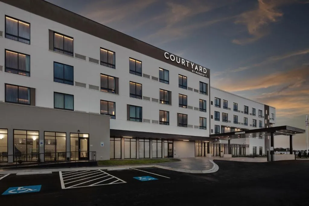 Courtyard by Marriott Conway，位于康威的酒店