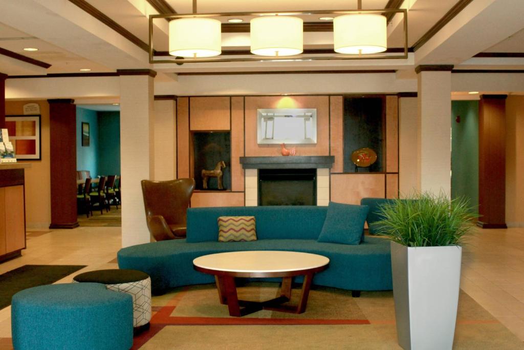 Fairfield Inn & Suites Fairmont photo