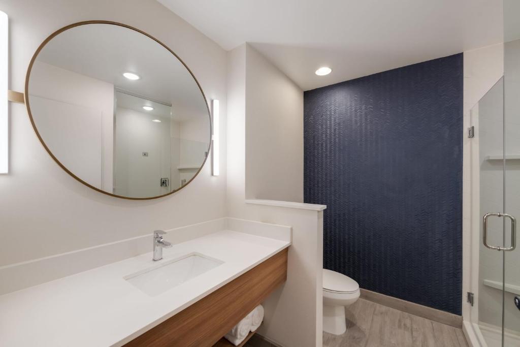 Fairfield Inn & Suites by Marriott Virginia Beach Town Center photo