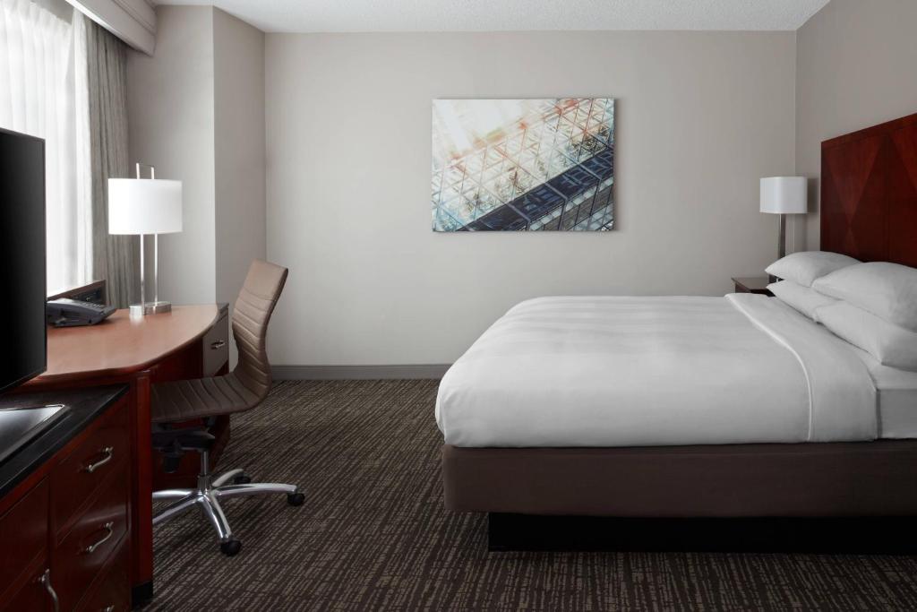 Marriott Downtown at CF Toronto Eaton Centre photo