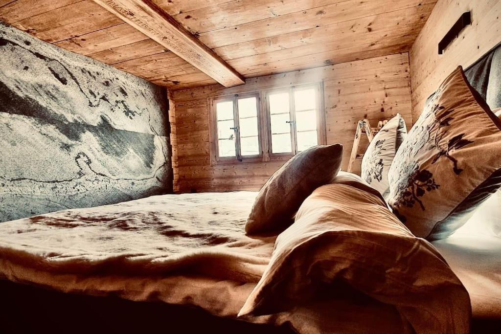 Luxury & Cosy 3.5 rooms apartment in almost 300 years old Chalet, Leukerbad