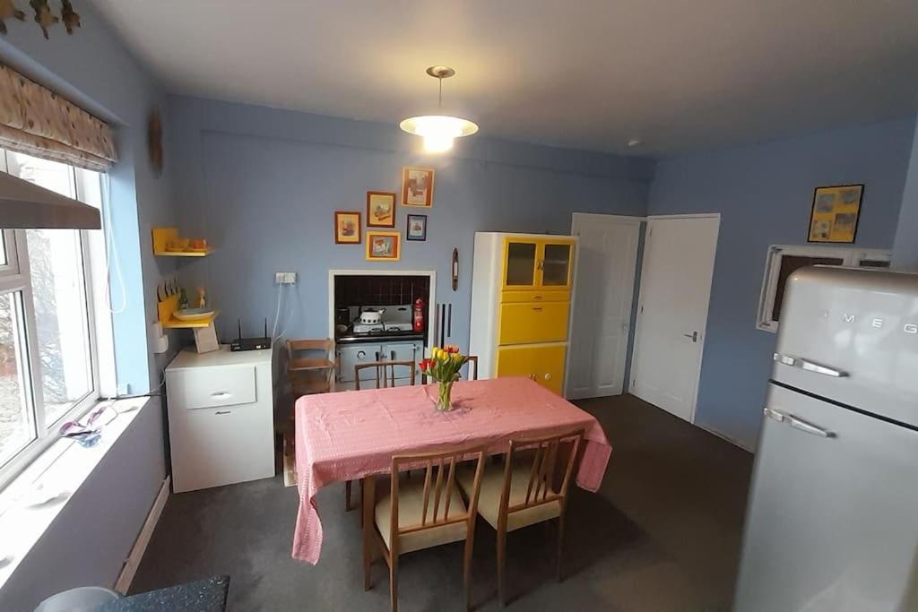 Quirky Mid-Century Holiday Home, Shepton Mallet photo 7
