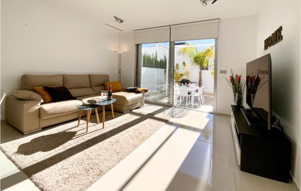 Beautiful Home In Alicante - 4