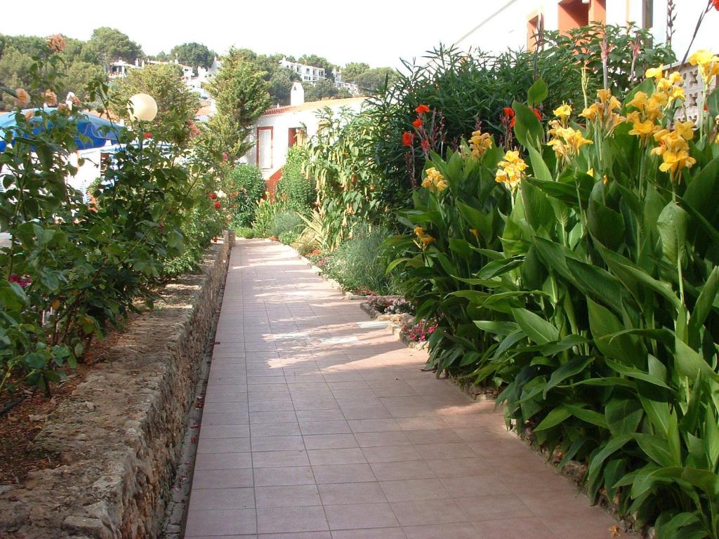Galdana Gardens — Hotel building in Cala Galdana, Balearic Islands