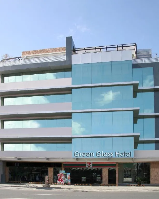 Green Glass Hotel, hotel v destinaci Calamba