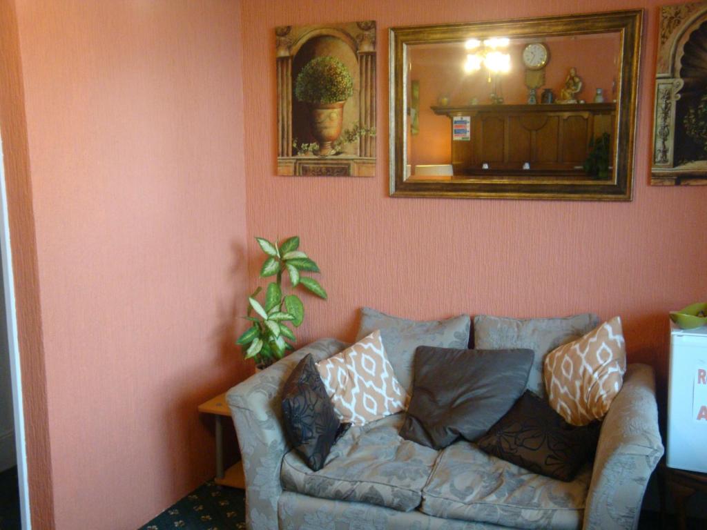 Spencer Court photo