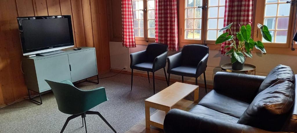 Shared lounge/TV area