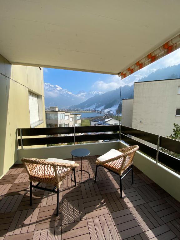Wunderstay Alpine 203 Chic Studio with Balcony, Mountain and Lake view - 4