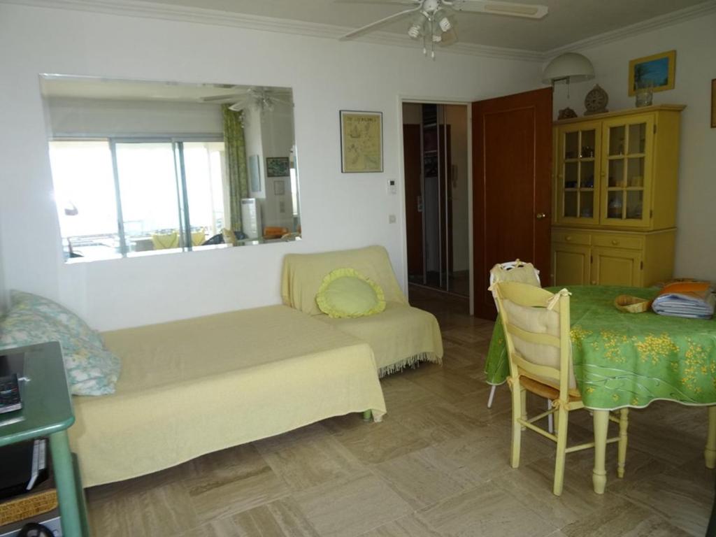 Studio à Hyères Port avec loggia et parking - FR-1-335-187 - 2