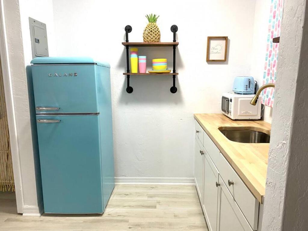 Pineapple Shores Retro Inn 4, Daytona Beach