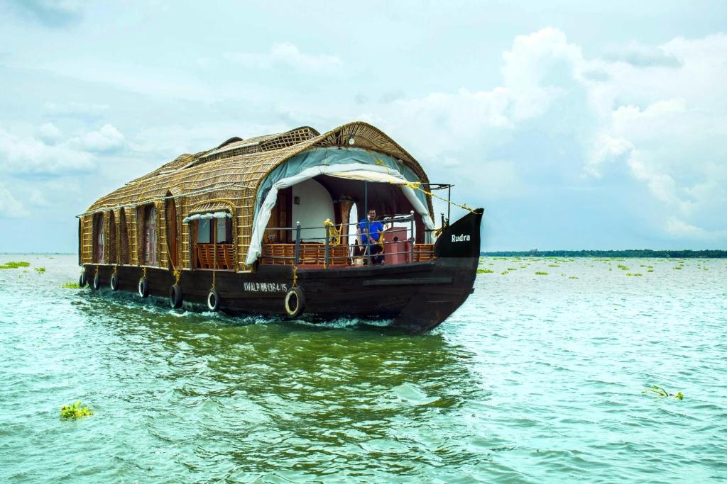 Rudra Houseboats photo