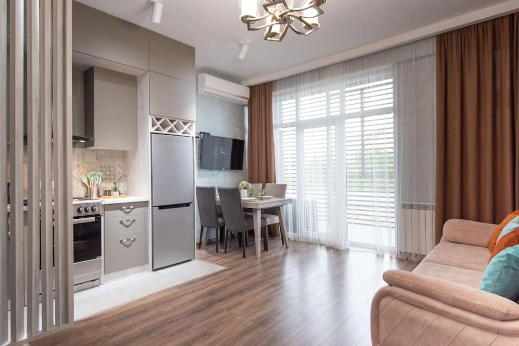 GG Home - cozy 2-bedroom apartment on Pekini avenue, Tbilisi