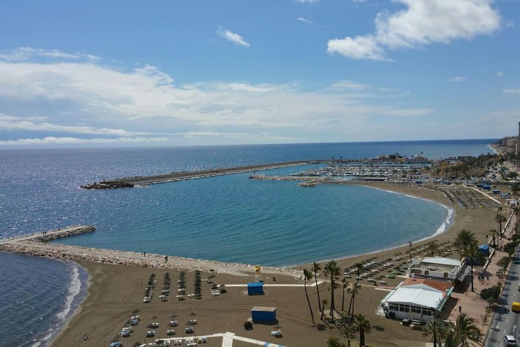 Seafront apartment with open-air heated pool, Fuengirola