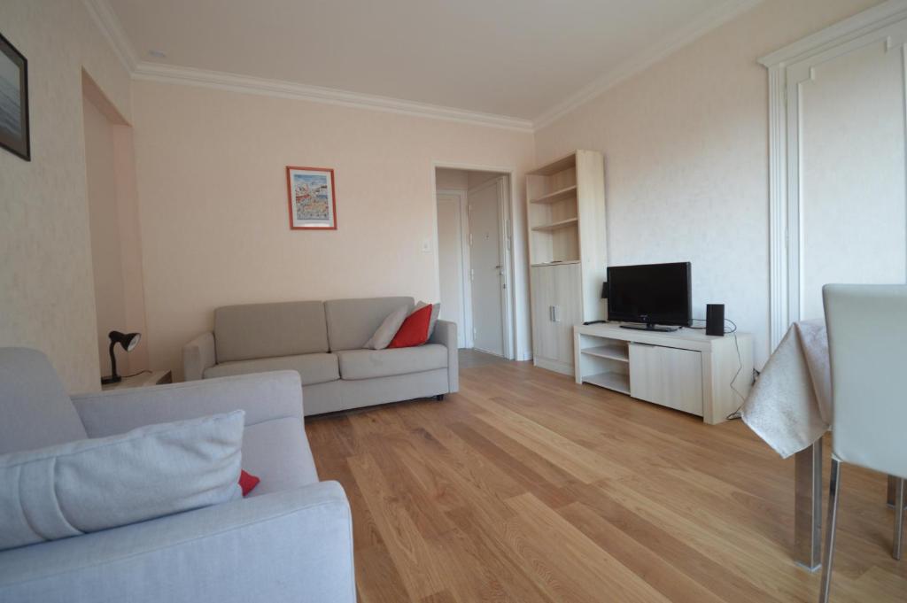 Charming Stanislas Studio with Wi-Fi and Air Conditioning, Cannes