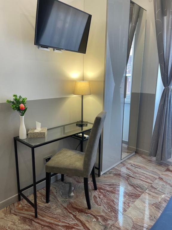 Henry Suite - 2