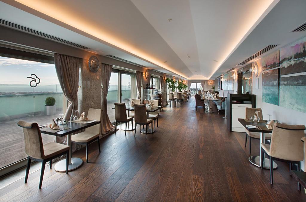 Restaurant, Dedeman Bostanci Istanbul Hotel and Convention Center in İstanbul