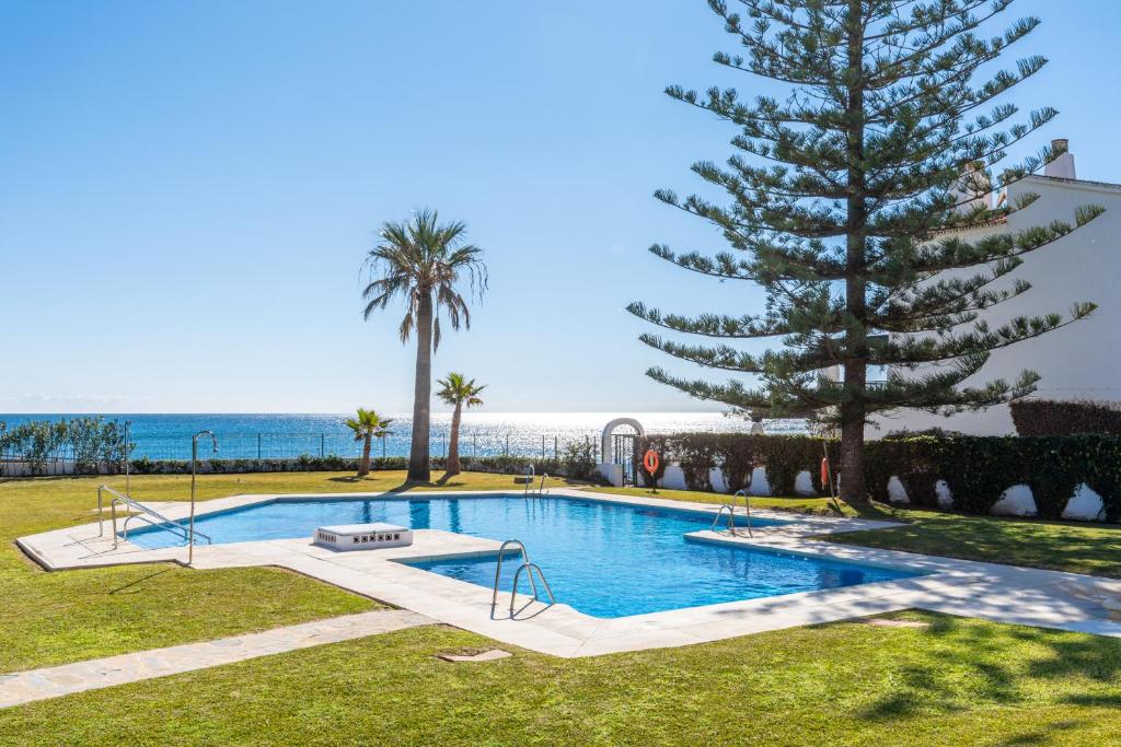 Calahonda Beach II First line apartment in Calahonda - 4