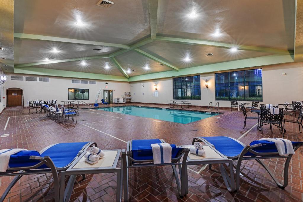 Holiday Inn Express Hotel & Suites Tulsa South Broken Arrow Highway 51 photo