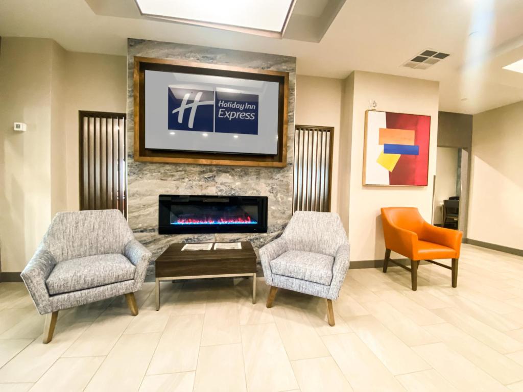 Holiday Inn Express Hotel Frazier Park photo