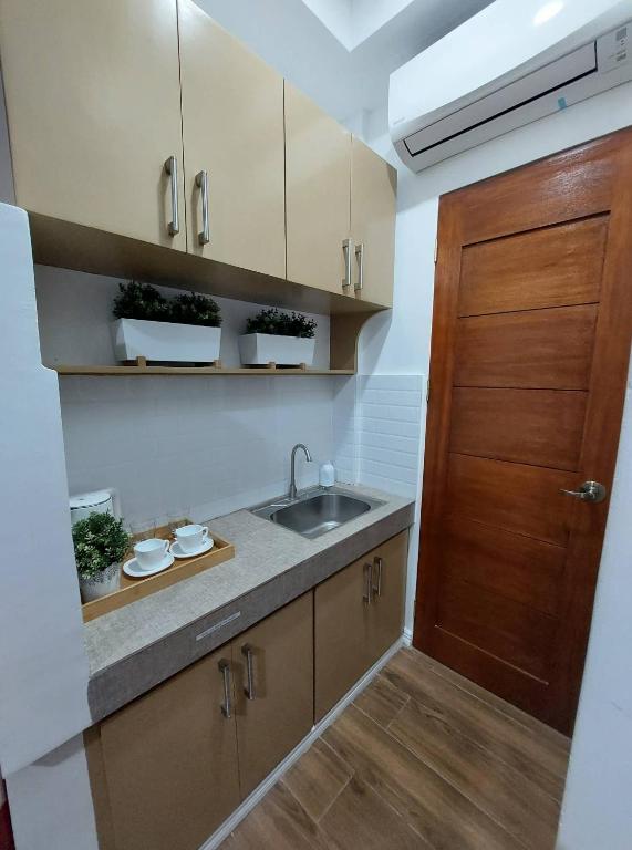 Kitchen, Regal425 Condotel near Angeles University Foundation in Angeles / Clark