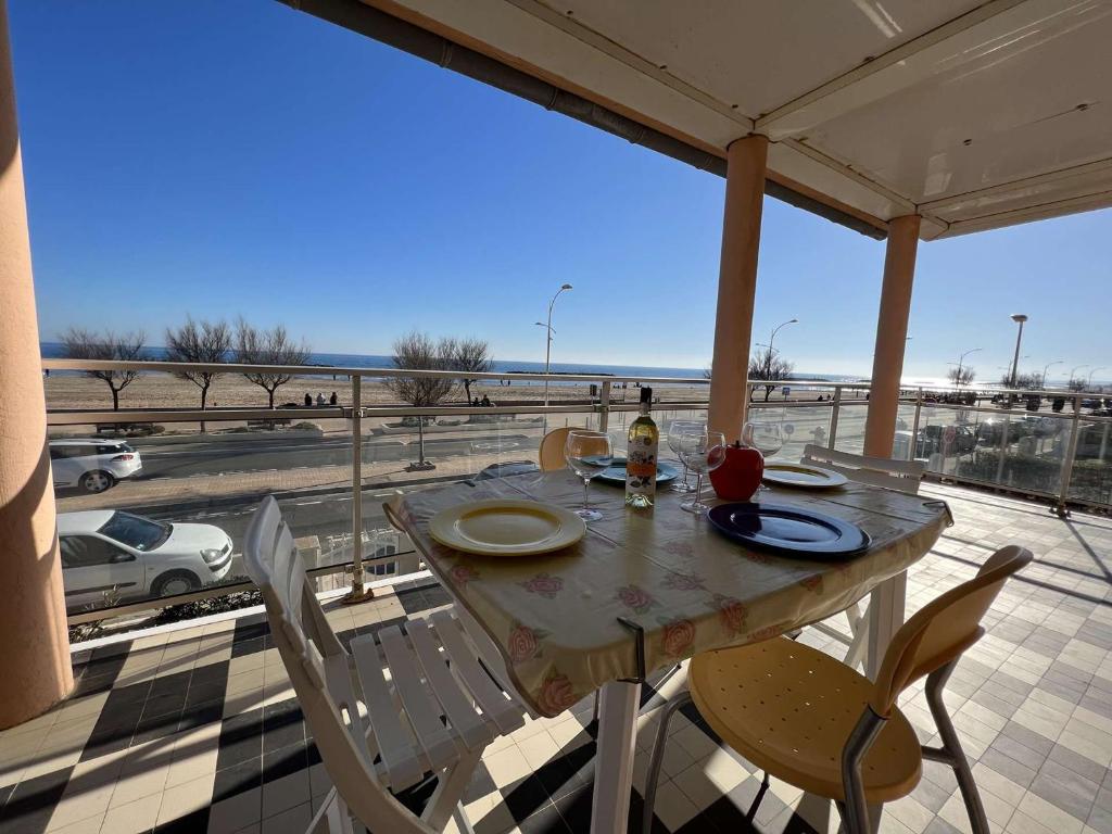 T4 1er ét. 3 ch, terrasse, 10m plage, parking - FR-1-701-59 - 3