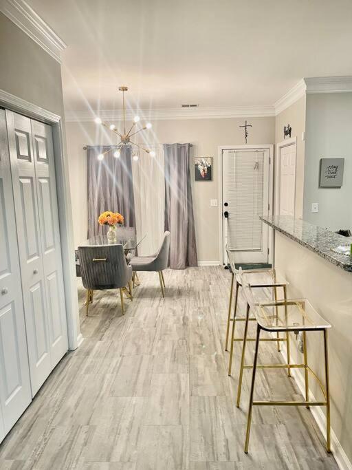 Comfy Chic-2 bd/2.5 bth Townhome