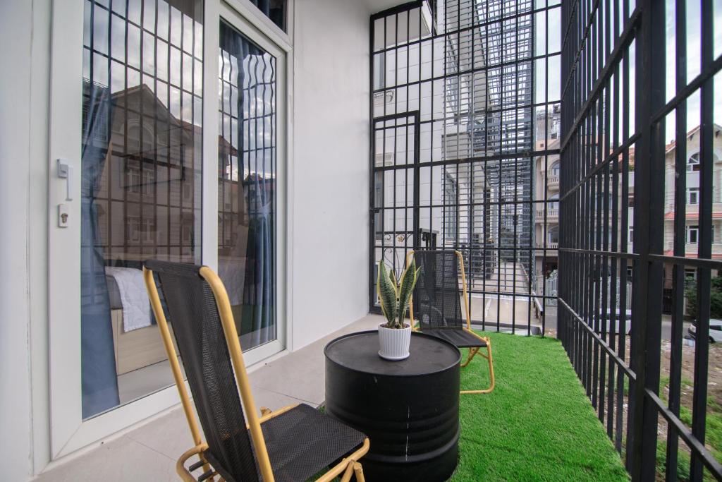 Bin Bin Hotel 8 – Near Sunrise City District 7