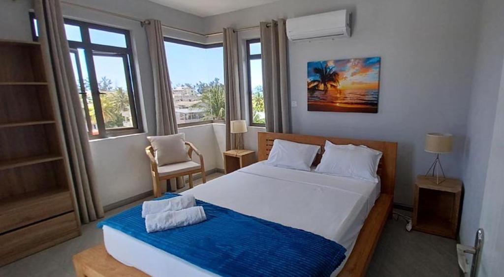 Yasmina II - Splendide Penthouse vue mer à 5 mn à pied de la plage, Flic-en-Flac