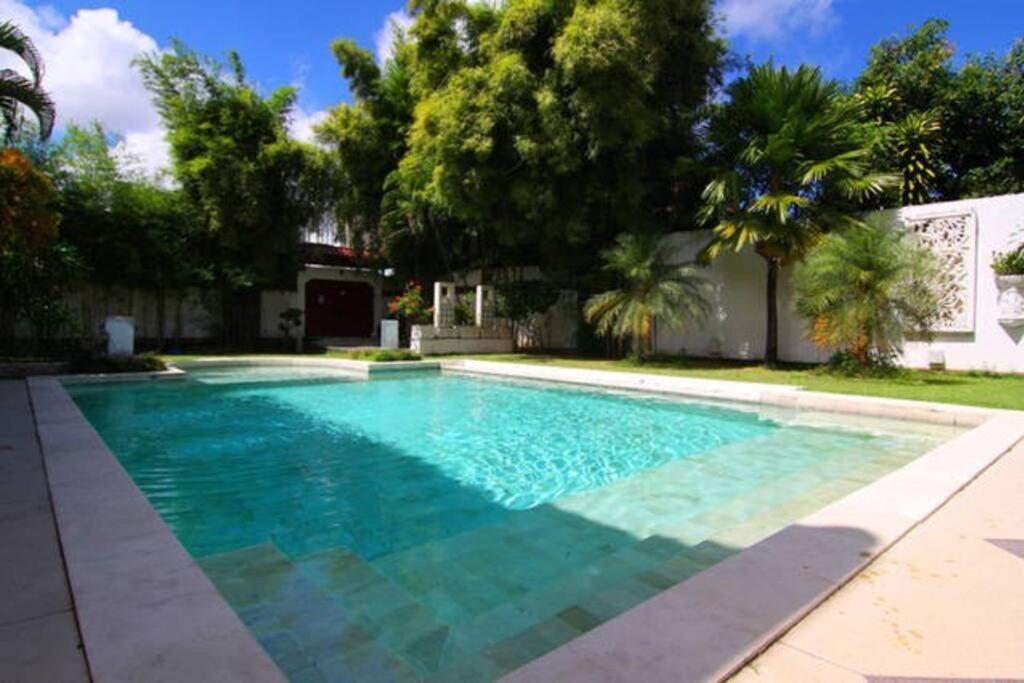 White Moon - Dream 5br Villa in Legian close to the Beach, Kuta