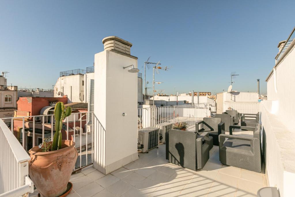 Green-Apartments Mansion Blue Catedral photo