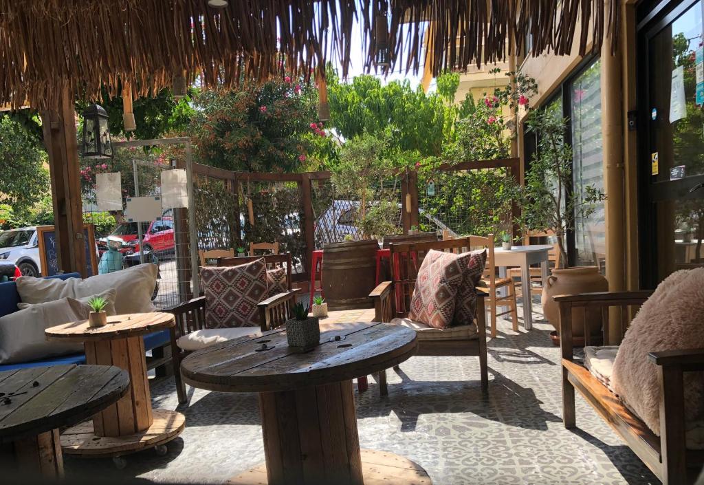 Rhodes Backpackers Boutique Hostel and Apartments photo