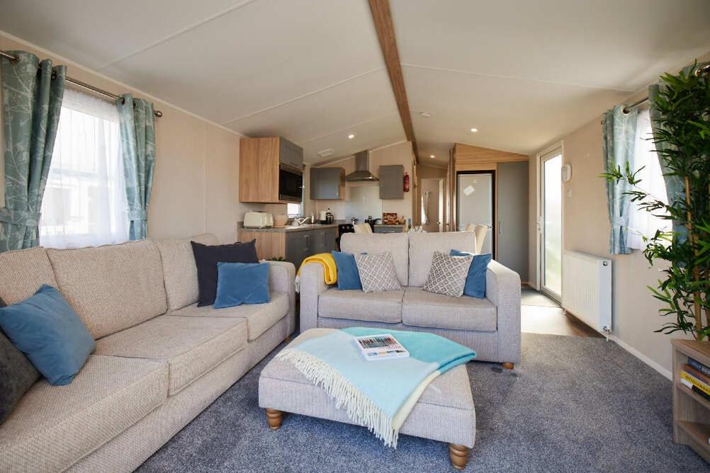 Nirvana Coastal Retreat, Cayton Bay photo 2
