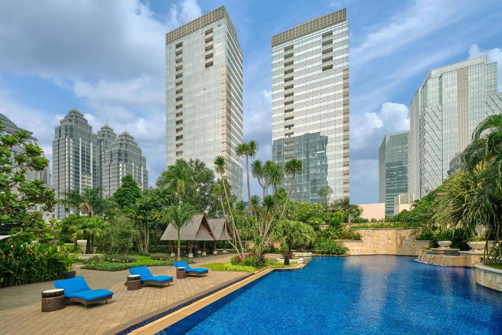 Swimming pool, The Ritz-Carlton Jakarta, Pacific Place in Jakarta
