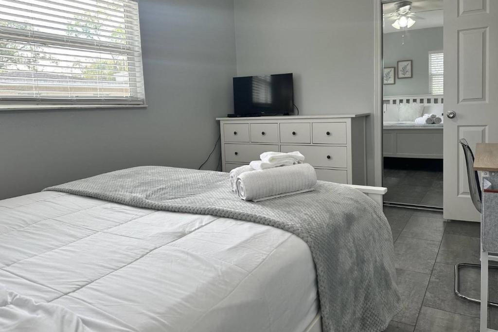 Up to 38 off Main Attraction is a Renovated 3 BR Pet Friendly Home