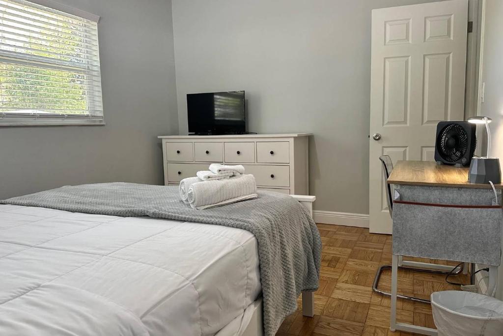 Up to 38 off Main Attraction is a Renovated 3 BR Pet Friendly Home