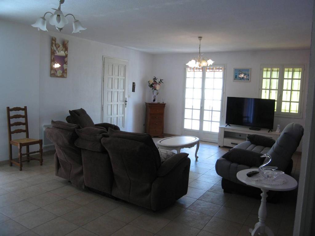 Villa 4 pièces, 10 couchages, jardin, terrasses, à 900m de la plage, Saint-Cyprien - FR-1-106-35 - 2