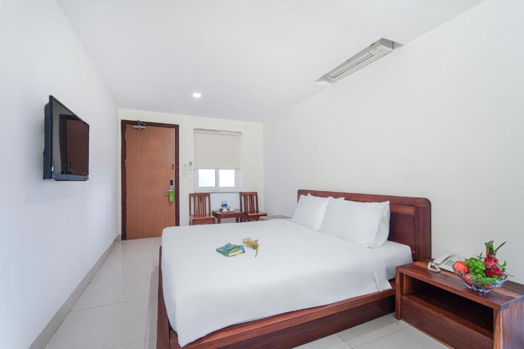 Shared lounge/TV area