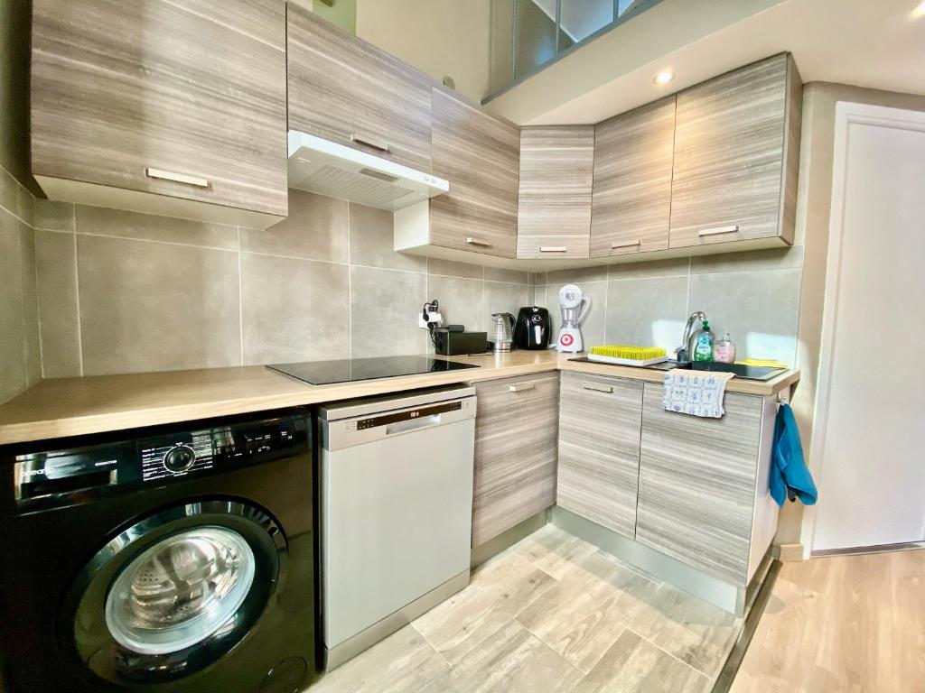 Lovely & sunny loft heart of Nice with A/C! - 3
